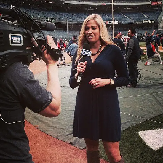 Meredith Marakovits Does She Have a Boyfriend? Or Is she Secretly